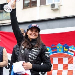 Doček Zrinke Ljutić u njezinom kvartu Sloboštini