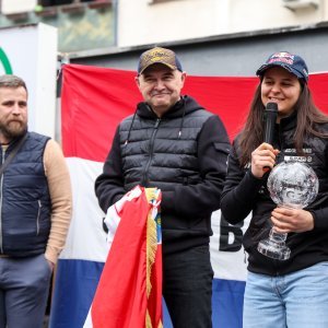 Doček Zrinke Ljutić u njezinom kvartu Sloboštini
