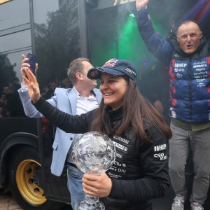 Doček Zrinke Ljutić u njezinom kvartu Sloboštini