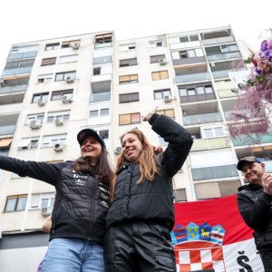 Doček Zrinke Ljutić u njezinom kvartu Sloboštini