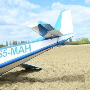 Srušio se mali avion kod Siska