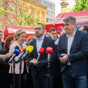 Ivana Kekin s građanima u centru Zagreba