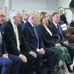 Gordan Grlić Radman, Željko Reiner, Tomo Medved, Gordan Jandroković sa suprugom