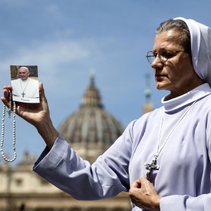 Vjernici se opraštaju od pape Franje