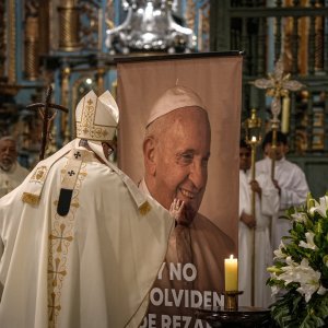 Vjernici diljem svijeta opraštaju se od Pape