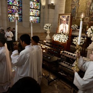 Vjernici diljem svijeta opraštaju se od Pape