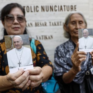 Vjernici diljem svijeta opraštaju se od Pape