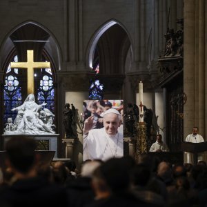 Vjernici diljem svijeta opraštaju se od Pape