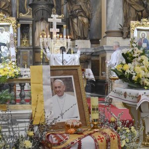 Vjernici diljem svijeta opraštaju se od Pape