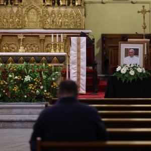Vjernici diljem svijeta opraštaju se od Pape