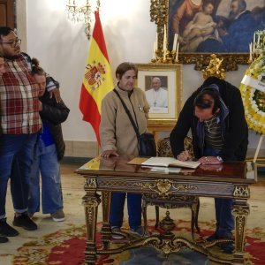 Vjernici diljem svijeta opraštaju se od Pape