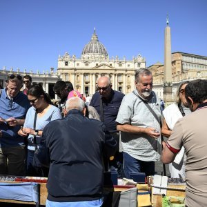 Vjernici diljem svijeta opraštaju se od Pape