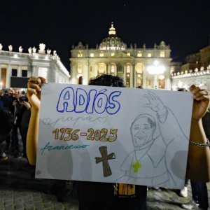 Vjernici diljem svijeta opraštaju se od Pape