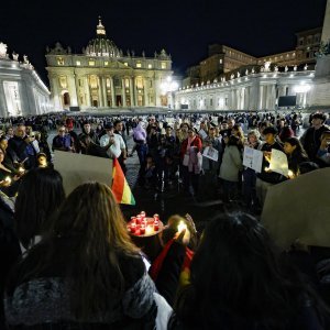 Vjernici diljem svijeta opraštaju se od Pape