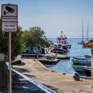 Onečišćenje mora na Hvaru