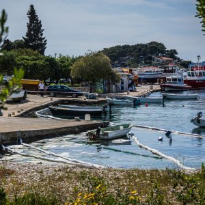 Onečišćenje mora na Hvaru