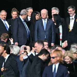 Carl XVI. Gustaf (u sredini)