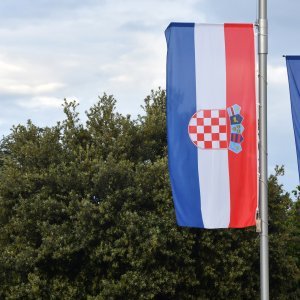 Zastave na pola koplja u Šibeniku