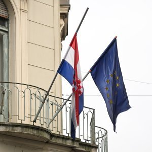 Zastave na pola koplja u Zagrebu