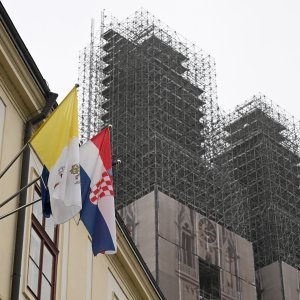 Zastave na pola koplja u Zagrebu