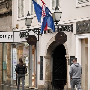Zastave na pola koplja u Zagrebu