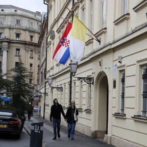 Zastave na pola koplja u Zagrebu