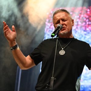 Thompson na koncertu 'Split slavi, moli i voli'