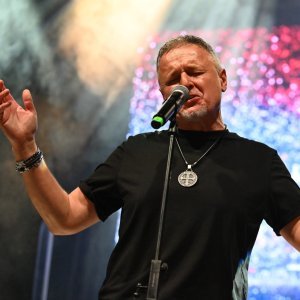 Thompson na koncertu 'Split slavi, moli i voli'