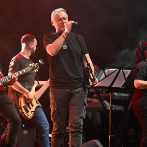 Thompson na koncertu 'Split slavi, moli i voli'