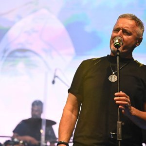 Thompson na koncertu 'Split slavi, moli i voli'