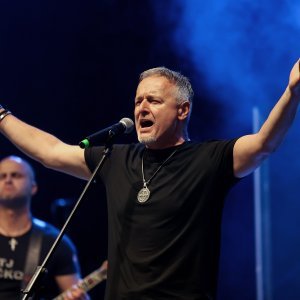 Thompson na koncertu 'Split slavi, moli i voli'