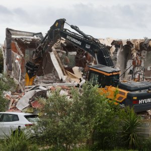Rušenje bespravne gradnje u općini Ližnjan
