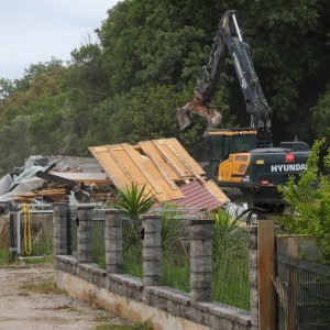 Rušenje bespravne gradnje u općini Ližnjan