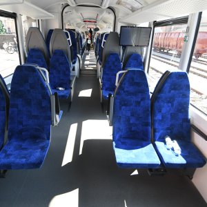 Prvi elektrobaterijski vlak