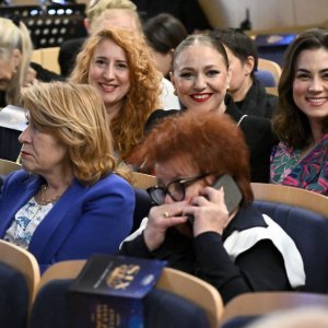 Marija Borić Jerneić sa sestrom Janjom Benić, Mirna Medaković Stepinac
