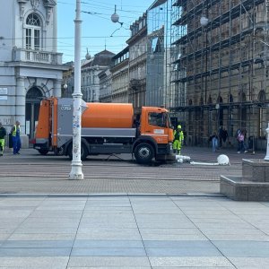Kamion Čistoće srušio rasvjetni stup na Trgu bana Jelačića
