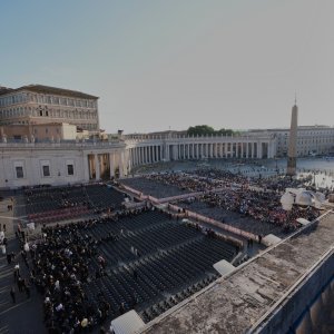 Trg svetog Petra uoči inauguracije pape