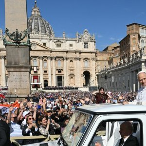 Papa Lav XIV. stigao na Trg svetog Petra
