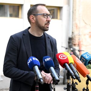 Tomislav Tomašević sa suprugom Ivom stigao na glasanje