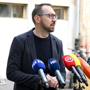 Tomislav Tomašević sa suprugom Ivom stigao na glasanje