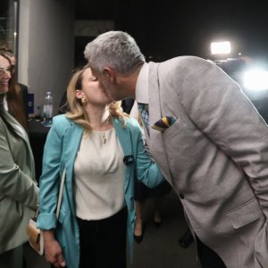 Marija Selak Raspudić i Nino Raspudić proslavili su ulazak u drugi krug - poljupcem
