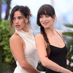 Adria Arjona i Dakota Johnson