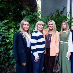 Vesna, Iva i Tara Todorić