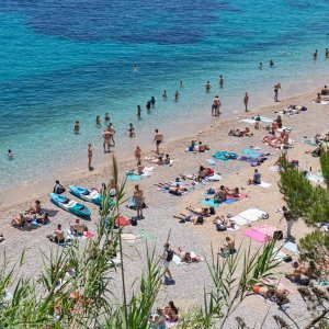 Najpoznatija dubrovačka plaža Banje puna je kupača