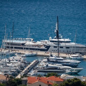 Jahte Jeffa Bezosa u Marini Kaštela