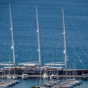 Jahte Jeffa Bezosa u Marini Kaštela