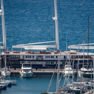 Jahte Jeffa Bezosa u Marini Kaštela