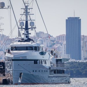 Jahte Jeffa Bezosa u Marini Kaštela