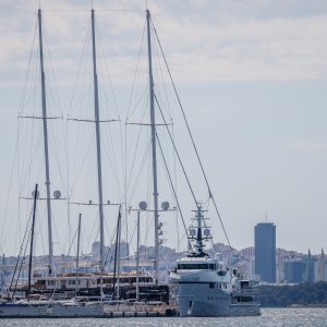 Jahte Jeffa Bezosa u Marini Kaštela