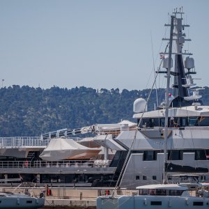 Jahte Jeffa Bezosa u Marini Kaštela